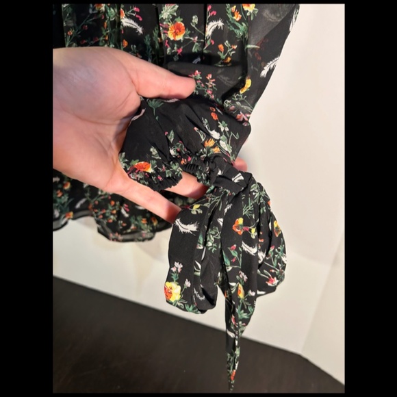 Jenn. Floral Off The Shoulder Long Sleeve Top Size M - NWT - Picture 10 of 16